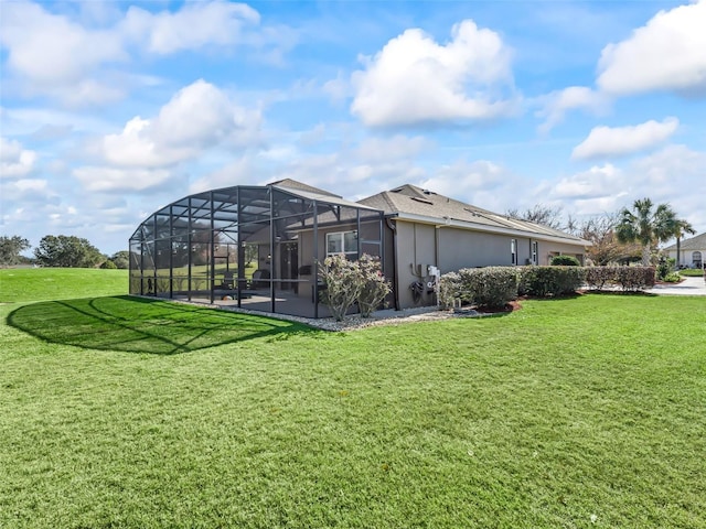 view of side of property featuring a lanai and a lawn