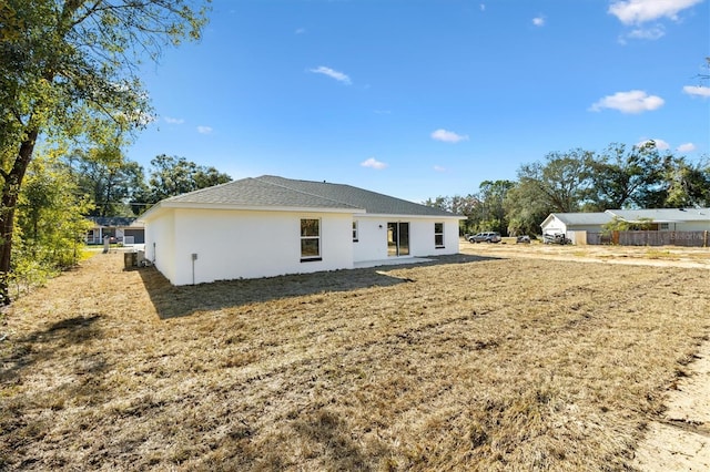 back of house featuring a yard