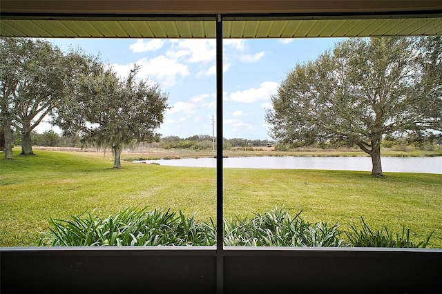 view of yard featuring a water view