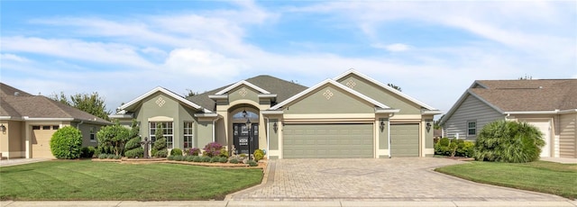 view of front of home featuring a front lawn