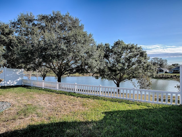 view of yard featuring a water view