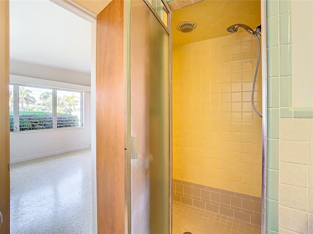 bathroom featuring a tile shower