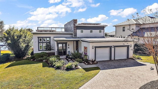 view of front of house with a front lawn