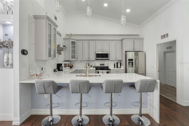 kitchen with vaulted ceiling, stainless steel appliances, decorative backsplash, and sink