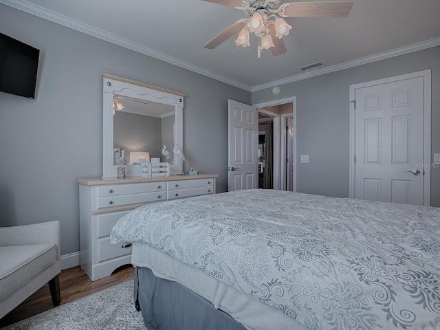 bedroom featuring light wood-type flooring, ceiling fan, and crown molding