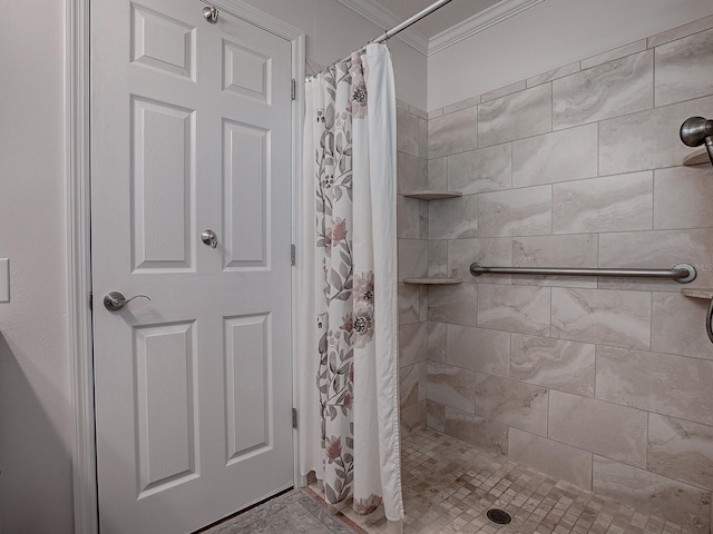 bathroom with a shower with shower curtain and crown molding