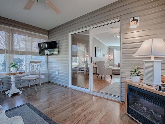 sunroom with lofted ceiling and ceiling fan