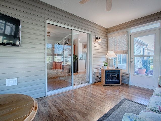 sunroom / solarium with ceiling fan