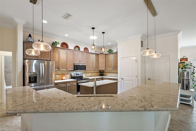 kitchen with a spacious island, sink, hanging light fixtures, and stainless steel appliances