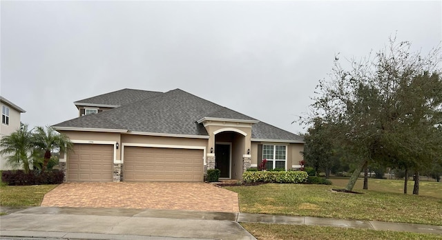 view of front facade featuring a garage and a front yard