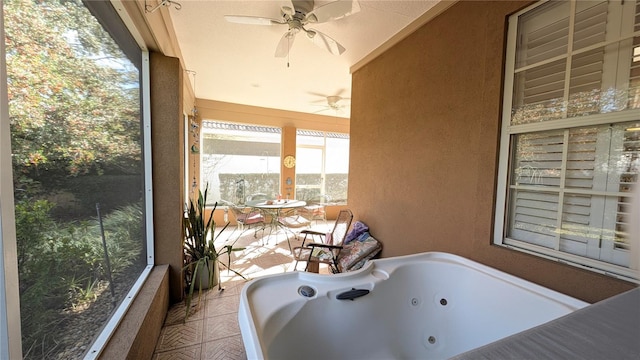 sunroom with ceiling fan