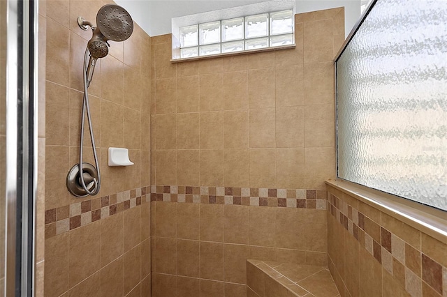 bathroom featuring a tile shower