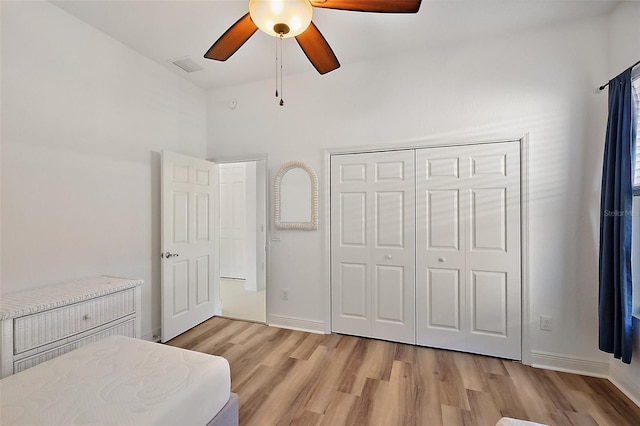 bedroom featuring light hardwood / wood-style flooring, a closet, and ceiling fan