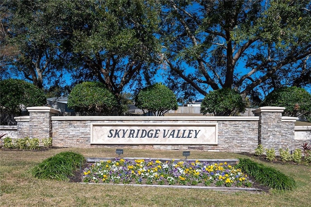 view of community / neighborhood sign