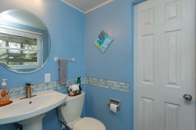 bathroom with sink, toilet, and ornamental molding