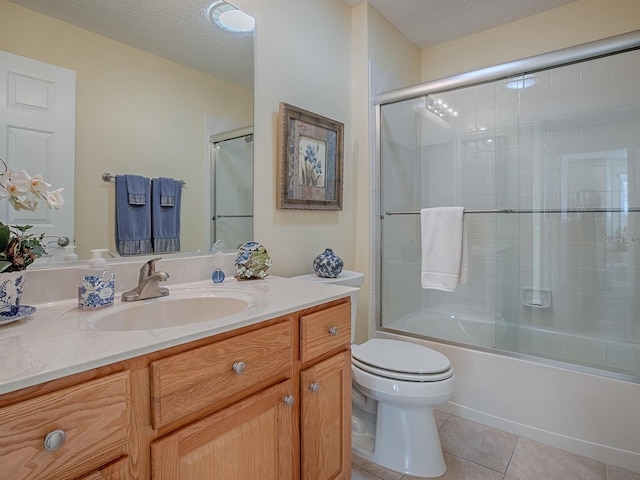 full bathroom featuring enclosed tub / shower combo, vanity, toilet, and a textured ceiling