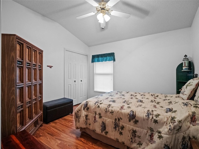 bedroom with hardwood / wood-style flooring, vaulted ceiling, a textured ceiling, and ceiling fan