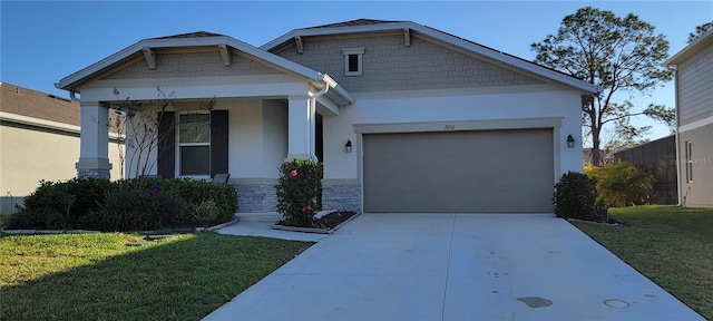 craftsman house featuring a front lawn