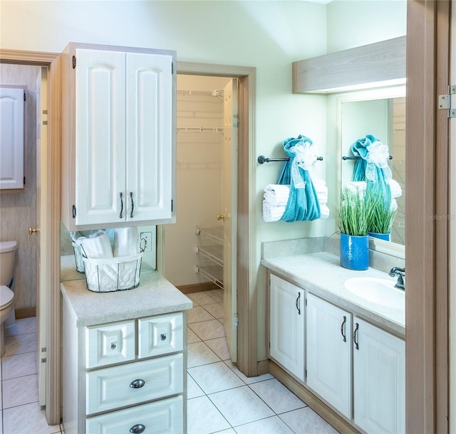 mudroom with sink and light tile patterned floors