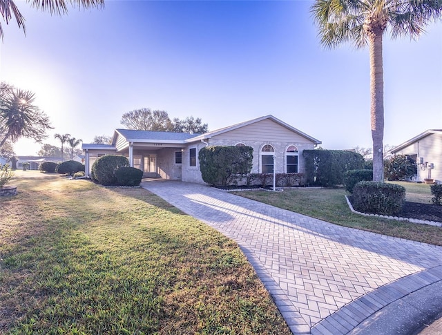 single story home featuring a front yard