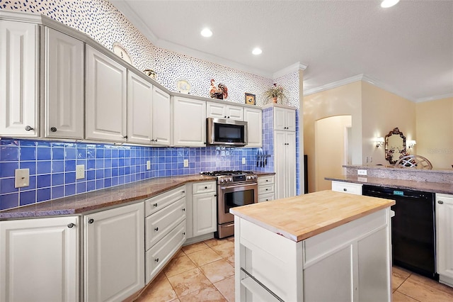 kitchen featuring a center island, ornamental molding, white cabinets, stainless steel appliances, and backsplash