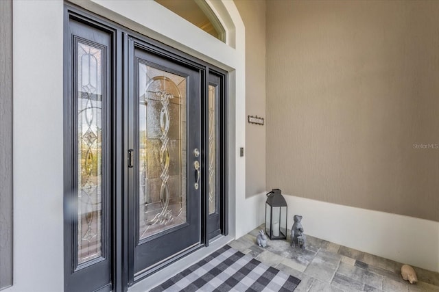 view of exterior entry featuring stucco siding