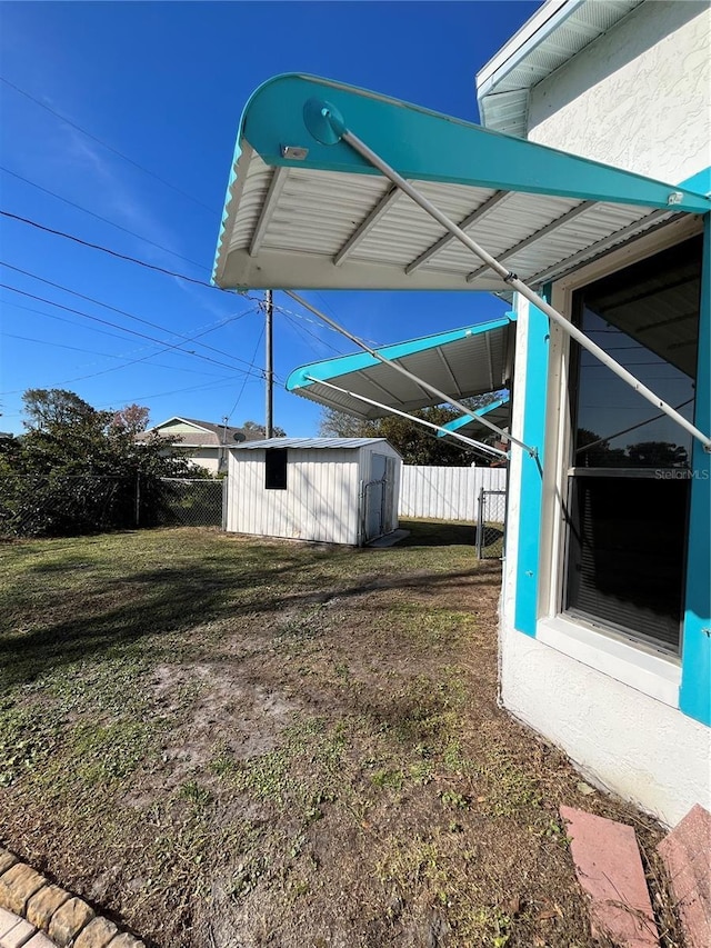 view of yard with a shed