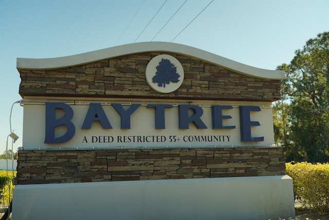 view of community / neighborhood sign