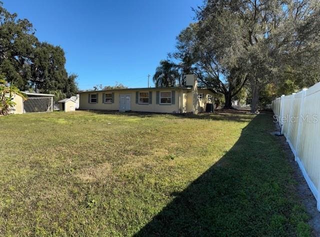 view of yard with a shed