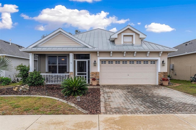 view of front of property featuring a porch