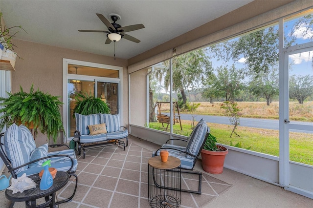 sunroom with ceiling fan