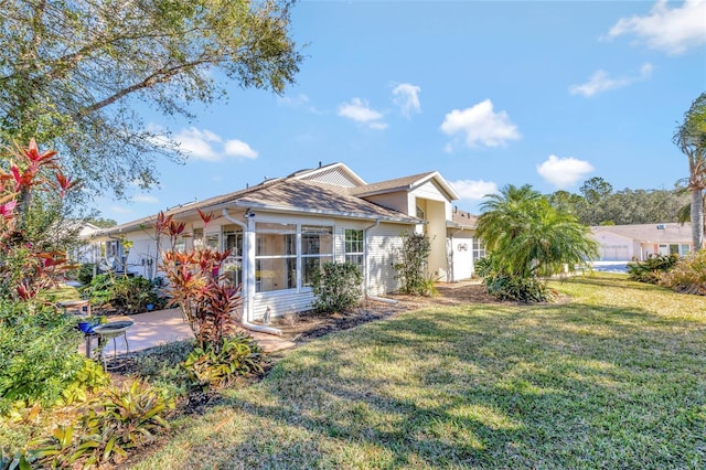 view of front of house featuring a front yard