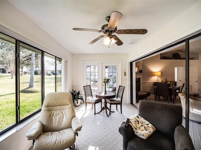 sunroom with ceiling fan