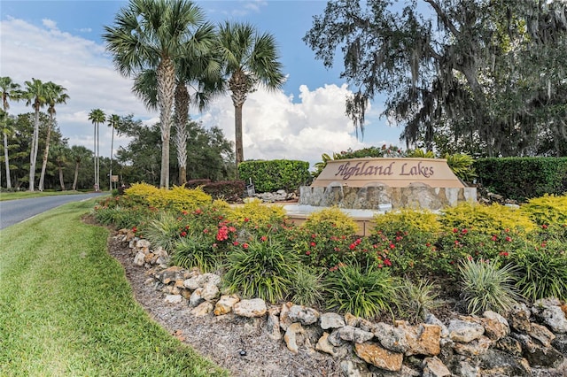 view of community / neighborhood sign