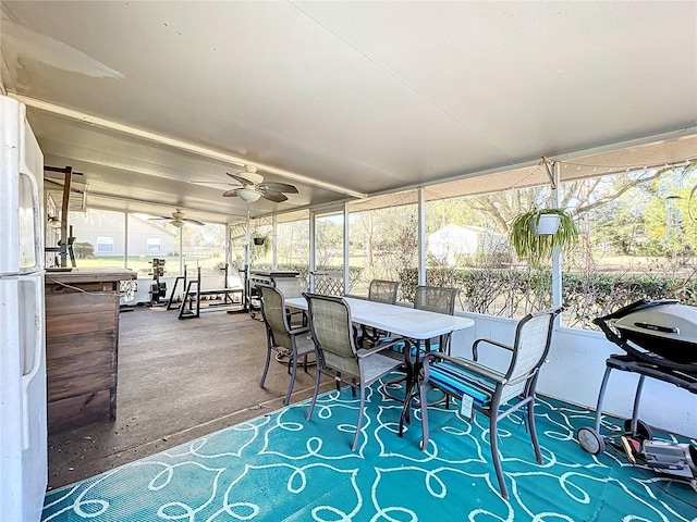 sunroom / solarium with ceiling fan