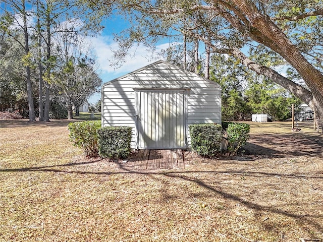 view of outdoor structure with a yard