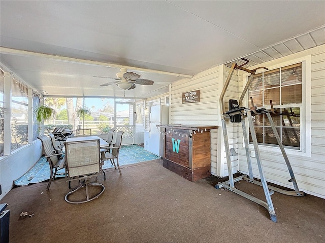 sunroom with ceiling fan