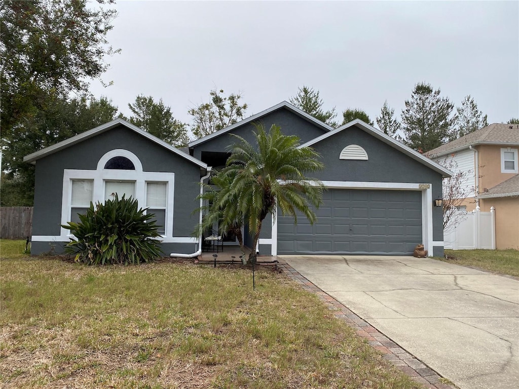 view of front facade featuring a garage and a front yard