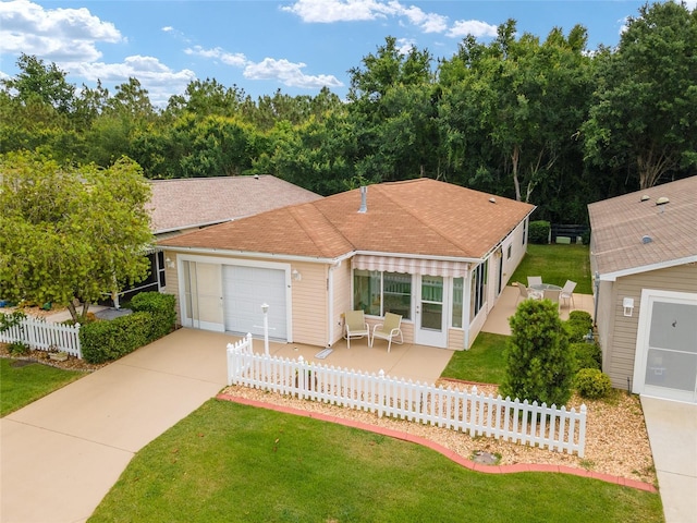 view of front of property featuring a garage and a front yard