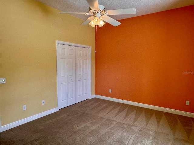 unfurnished bedroom featuring a textured ceiling, a closet, ceiling fan, and carpet flooring