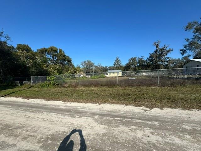 Listing photo 2 for 38039 Owans Rd, Dade City FL 33523