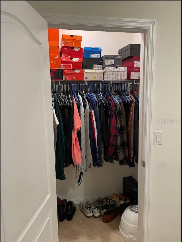 walk in closet featuring tile patterned flooring