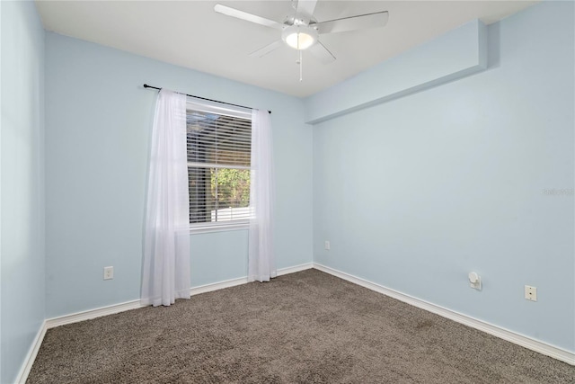 carpeted empty room featuring ceiling fan