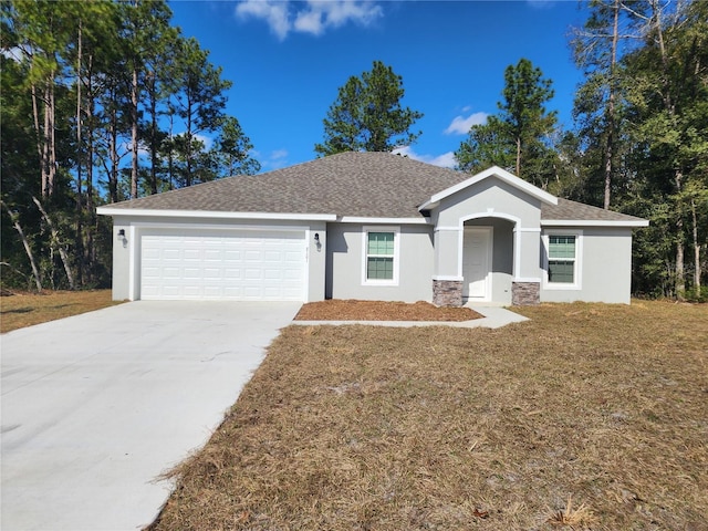 view of front of house featuring a garage and a front yard