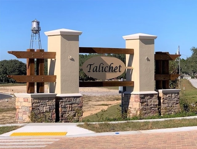 view of community / neighborhood sign