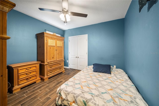 bedroom featuring ceiling fan and a closet