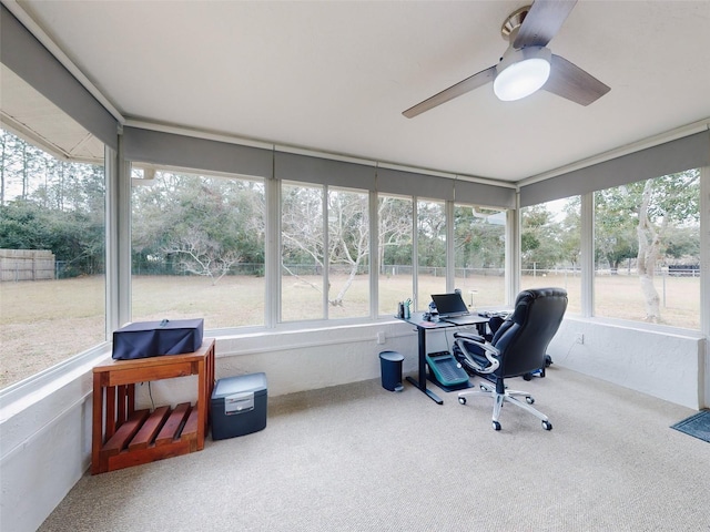 sunroom with ceiling fan