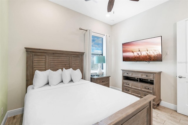 bedroom with ceiling fan