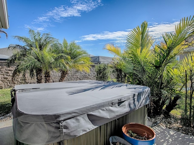 view of yard with a hot tub