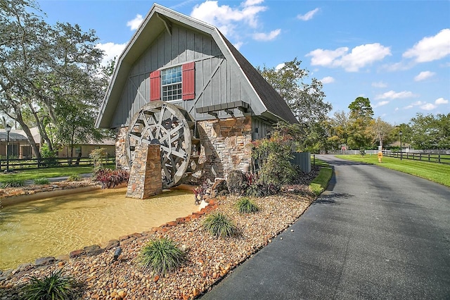 exterior space with a yard